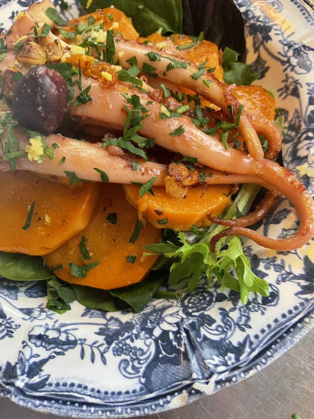 Poulpe à l’huile d’olive, ail et patates douces