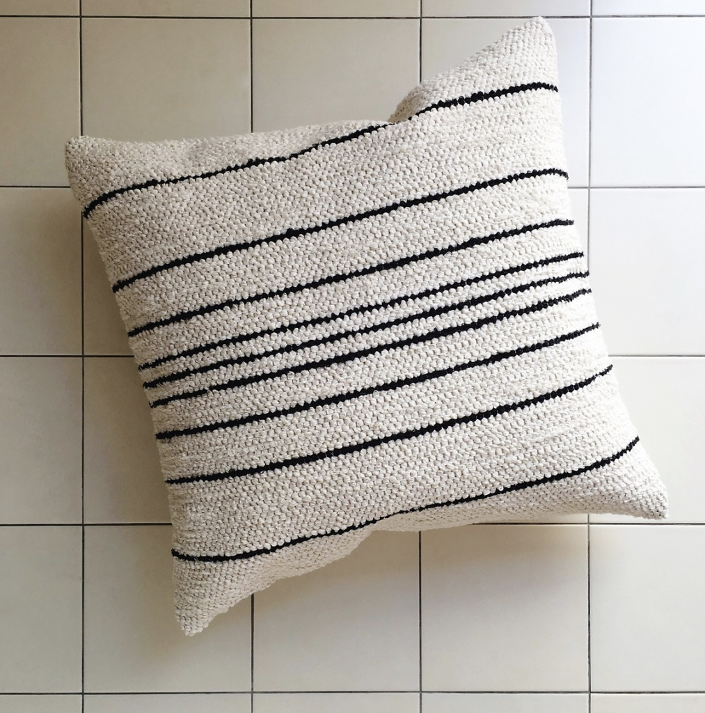 Housse de coussin crème rayée