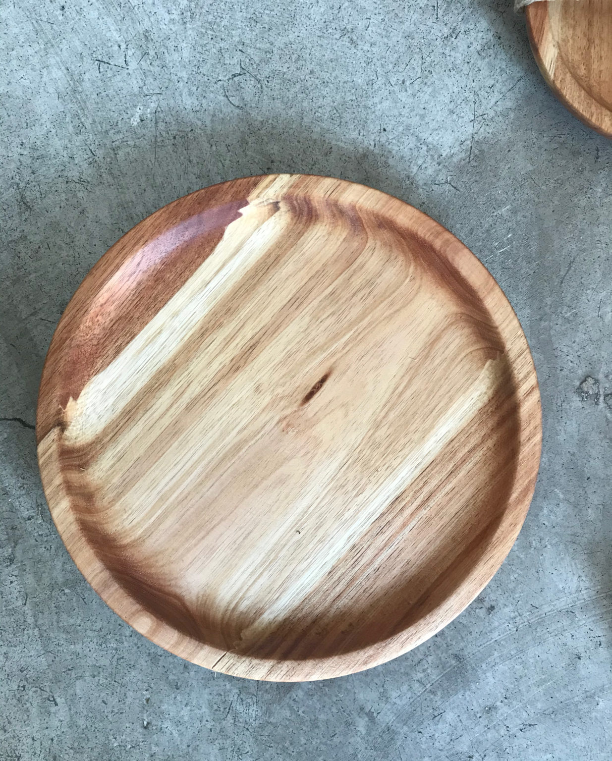 Assiette en bois d’acacia