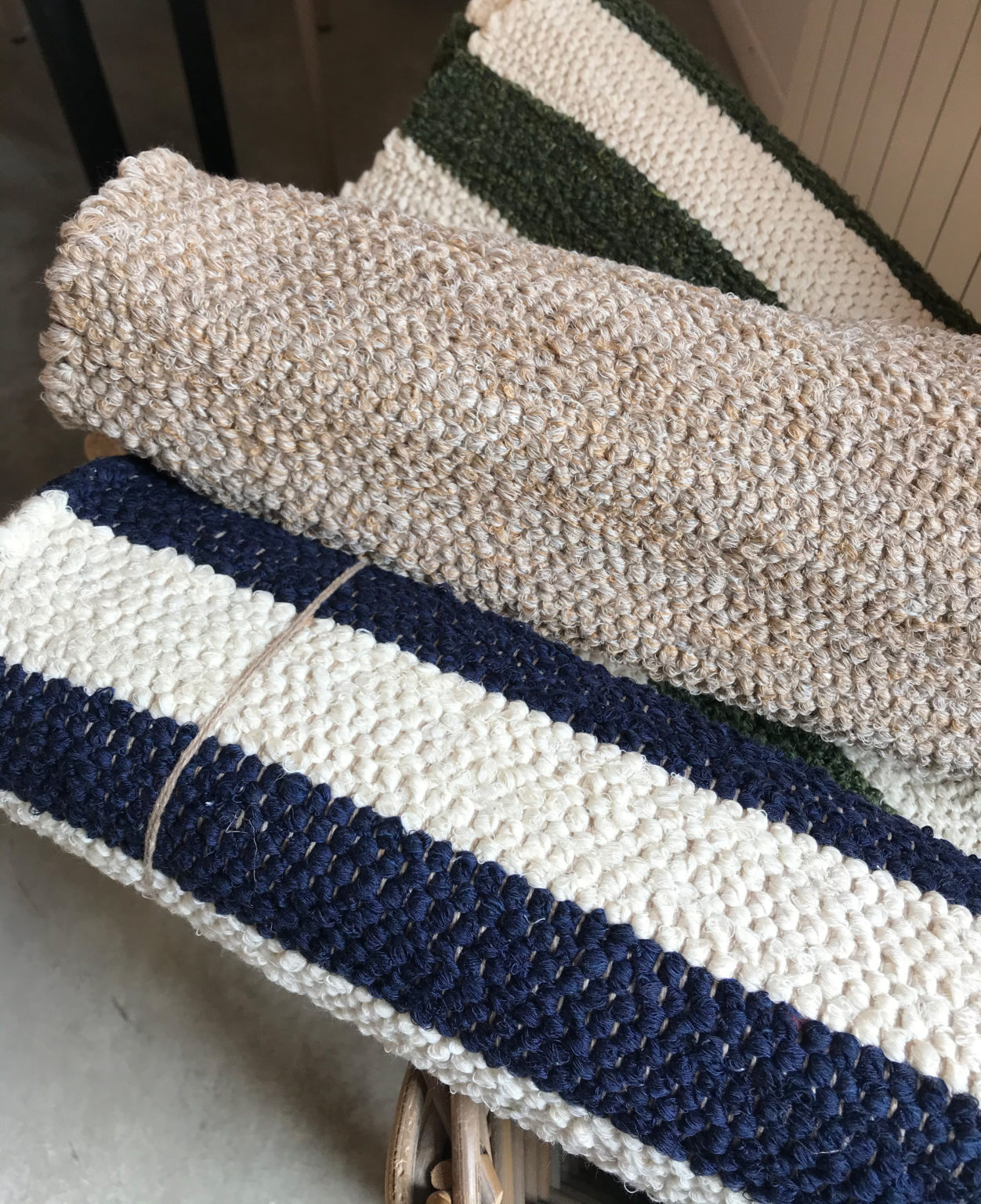 Tapis en coton rayé écru et bleu