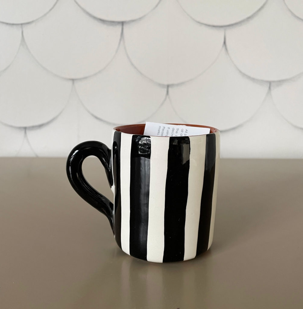 Mug rayé noir vertical